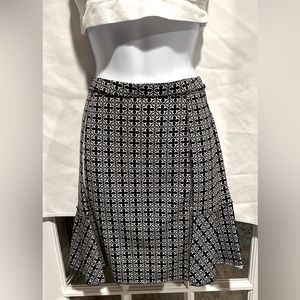 Women’s Med midi skirt(above knee), black and white pattern, Max Studio